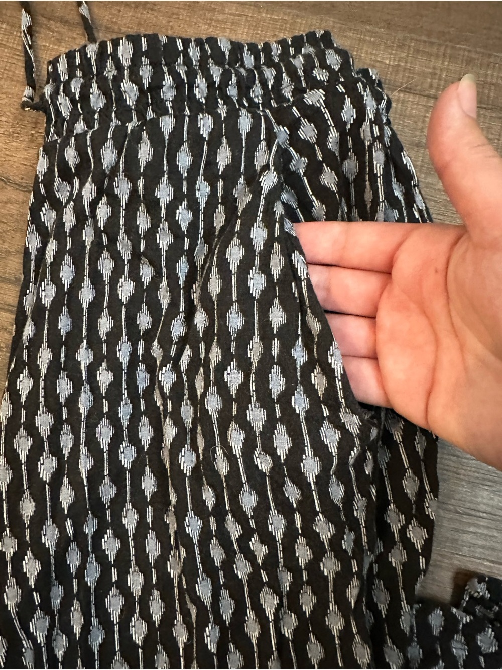 Black & White Patterned Drawstring Pants - Picture 4 of 6